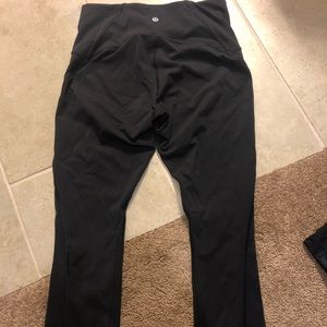 Black Lululemon 7/8 legging size 8